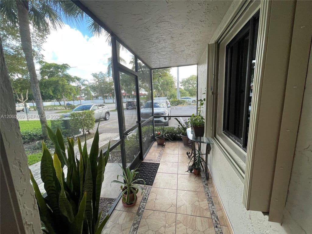 2+1 Condo — 16240 Laurel Dr #101