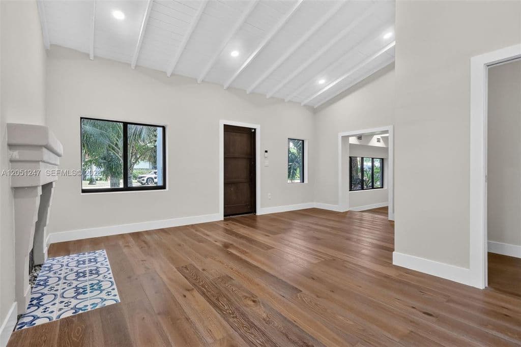 4+1 Müstakil ev — 76 NW 97th St