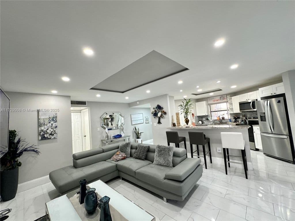 2+1 Condo — 6655 W Broward Blvd APT 201