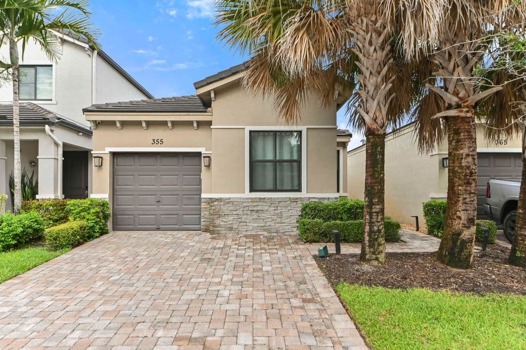 3-bedroom Single-Family Home — 355 NW 33RD Lane