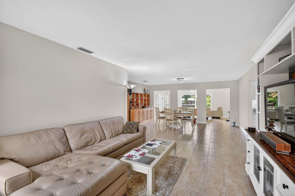 4+1 Müstakil ev — 1262 Essex Drive
