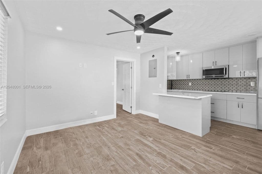 6-bedroom Property — 1634 NE 4th Pl