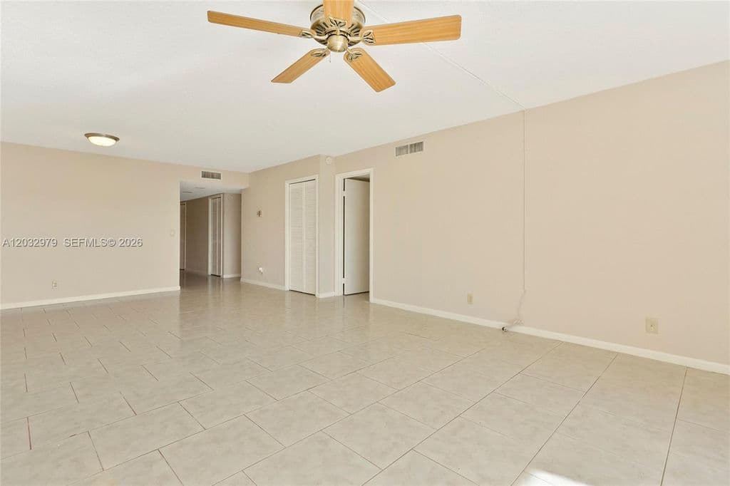 2-bedroom Condo — 300 Racquet Club Rd APT 104