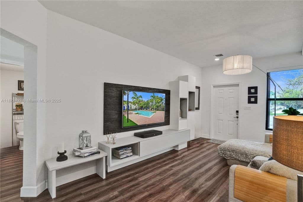 3-bedroom Property — 136 SW 185th Way