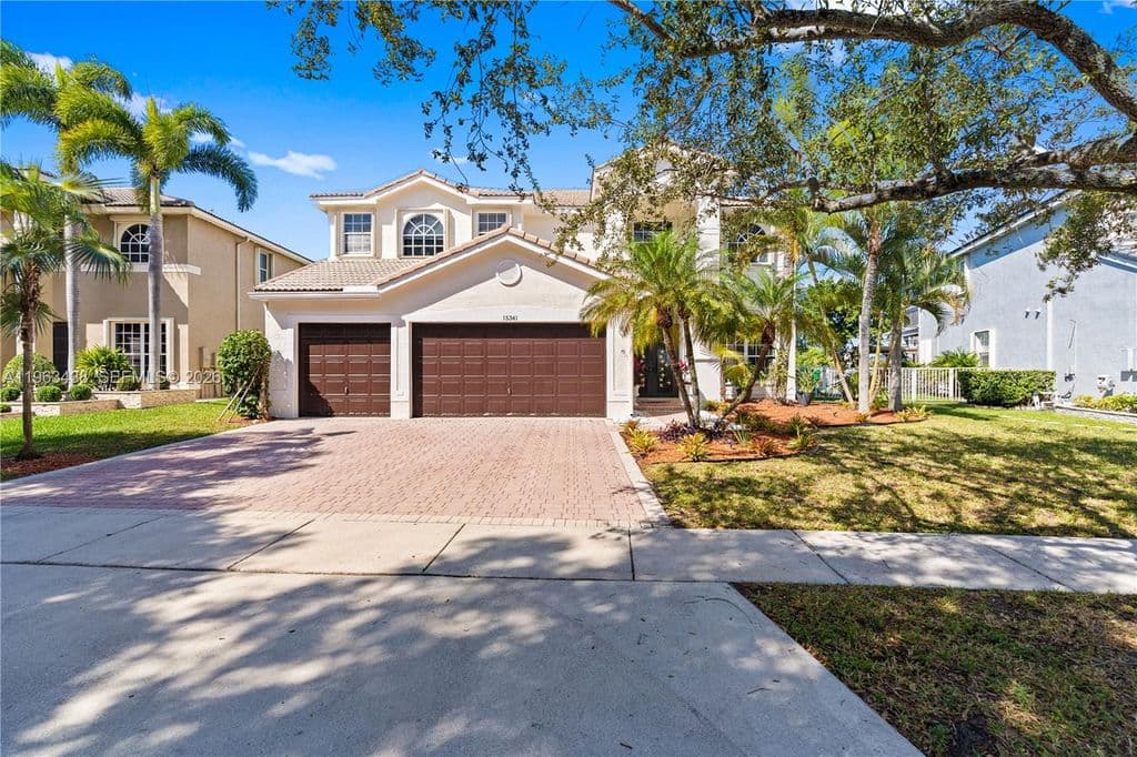 5-bedroom Single-Family Home — 15341 SW 20th St