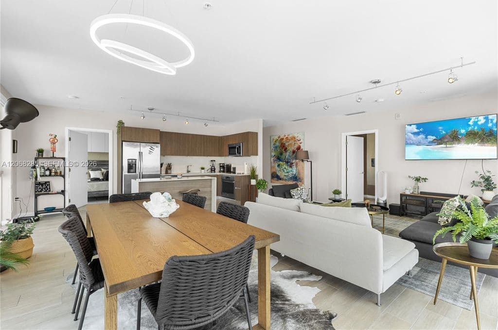 2+1 Condo — 1600 SW 1st Ave APT 1202