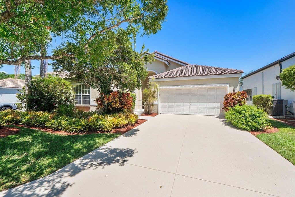 3-bedroom Single-Family Home — 2016 Island Circle