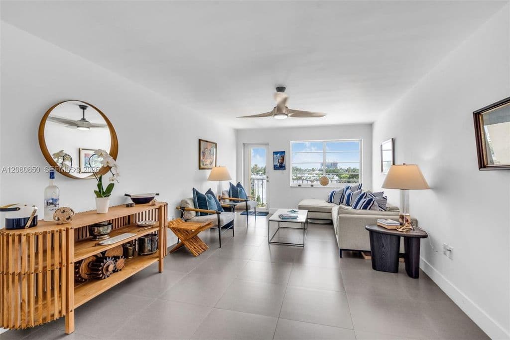 1+1 Condo — 730 Pennsylvania Ave APT 705