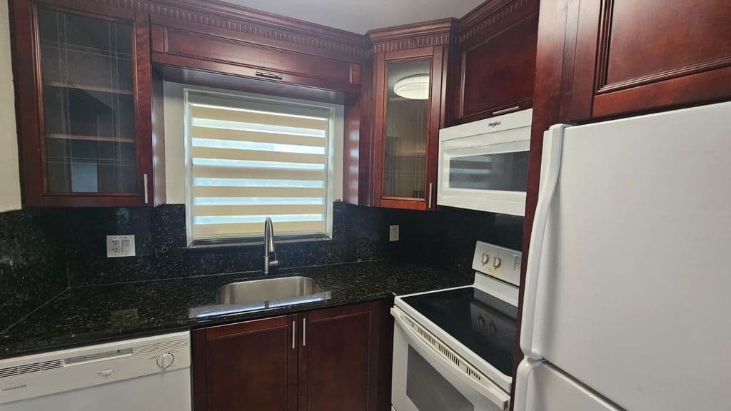 2+1 Condo — 9911 Sandalfoot Boulevard #116