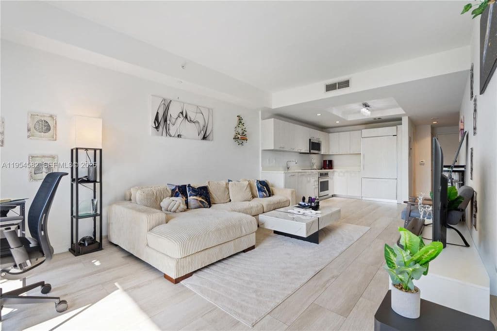 1-bedroom Condo — 55 SW 9th St Unit 3005
