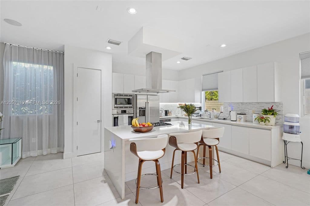 6+1 Müstakil ev — 7515 NW 99th Ave