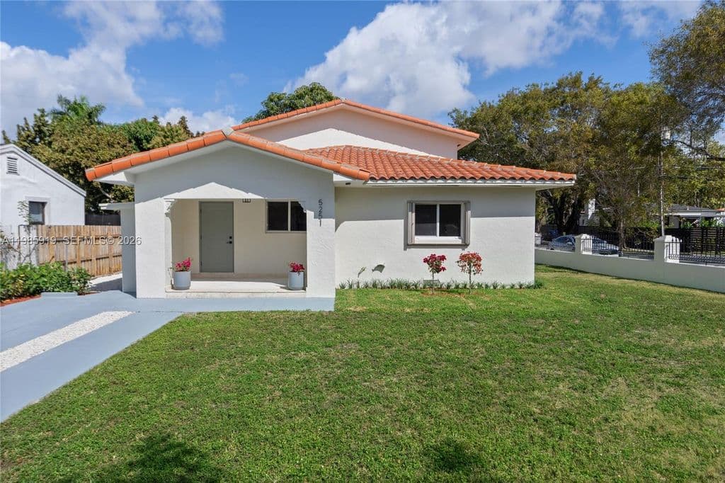 4+1 Müstakil ev — 5251 SW 6th St