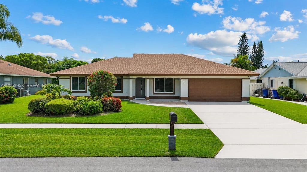 4+1 Müstakil ev — 139 Galiano St
