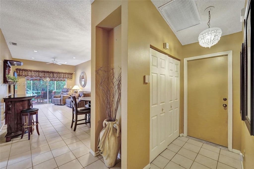 3+1 Müstakil ev — 774 SW 120th Ave