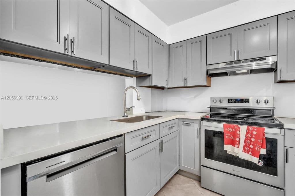 2+1 Condo — 3021 N Oakland Forest Dr APT 208