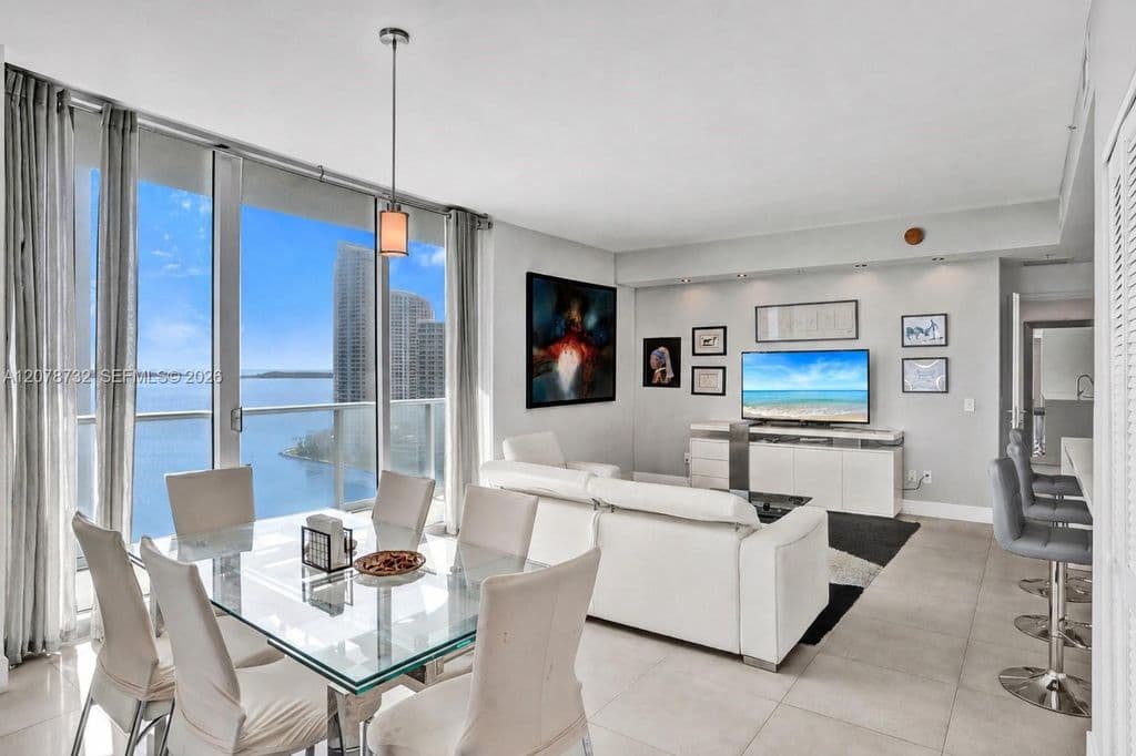 2+1 Condo — 300 S Biscayne Blvd #T-1816