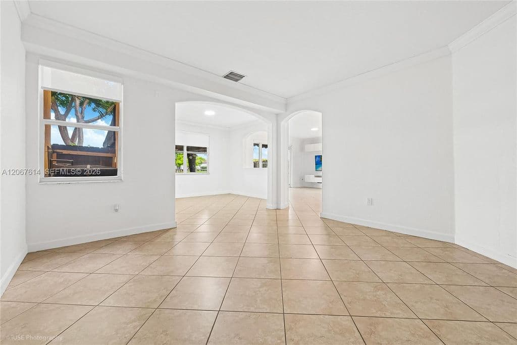 4-bedroom Property — 8666 NW 109th Ct #8666