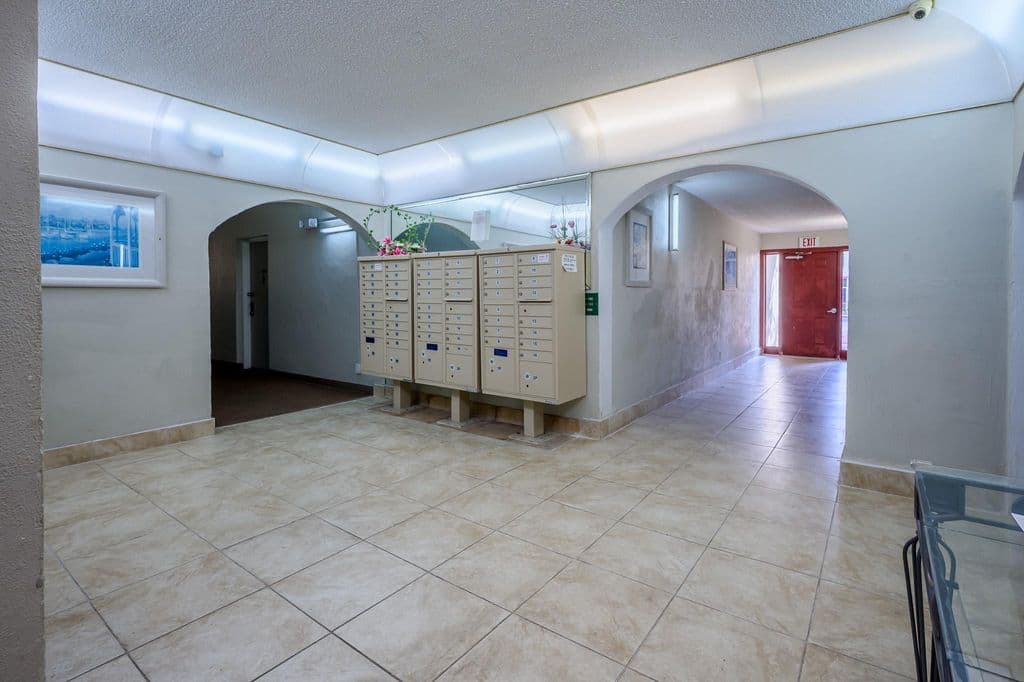 2-bedroom Condo — 4047 NW 16TH Street #307