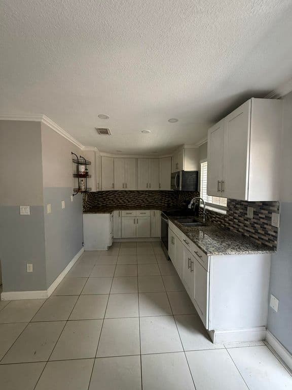 4-bedroom Property — 19802 NW 33rd Court