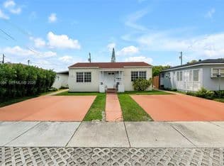 4+1 Müstakil ev — 3250 NW 14th Ter, Miami, 33125