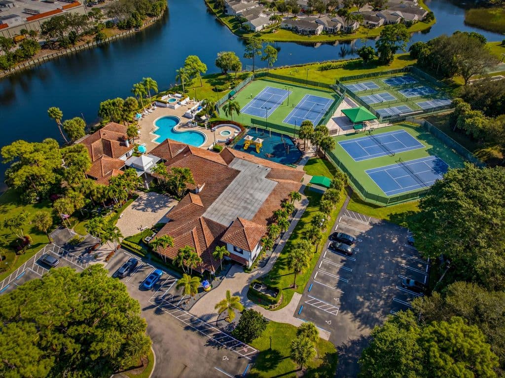 4-bedroom Single-Family Home — 113 Egret Circle