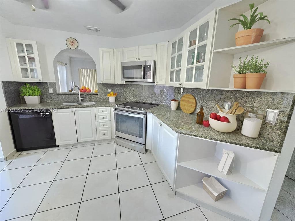 3+1 Mülk — 7255 NW 173rd Dr APT 801-8