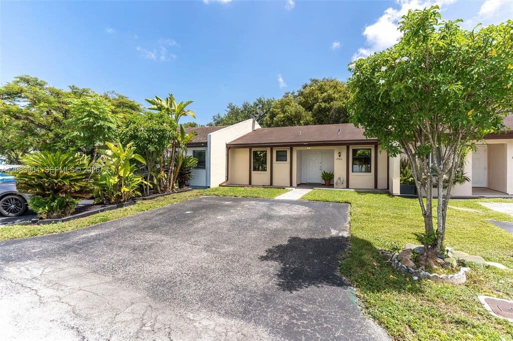 2+1 Mülk — 13962 SW 52nd Ln
