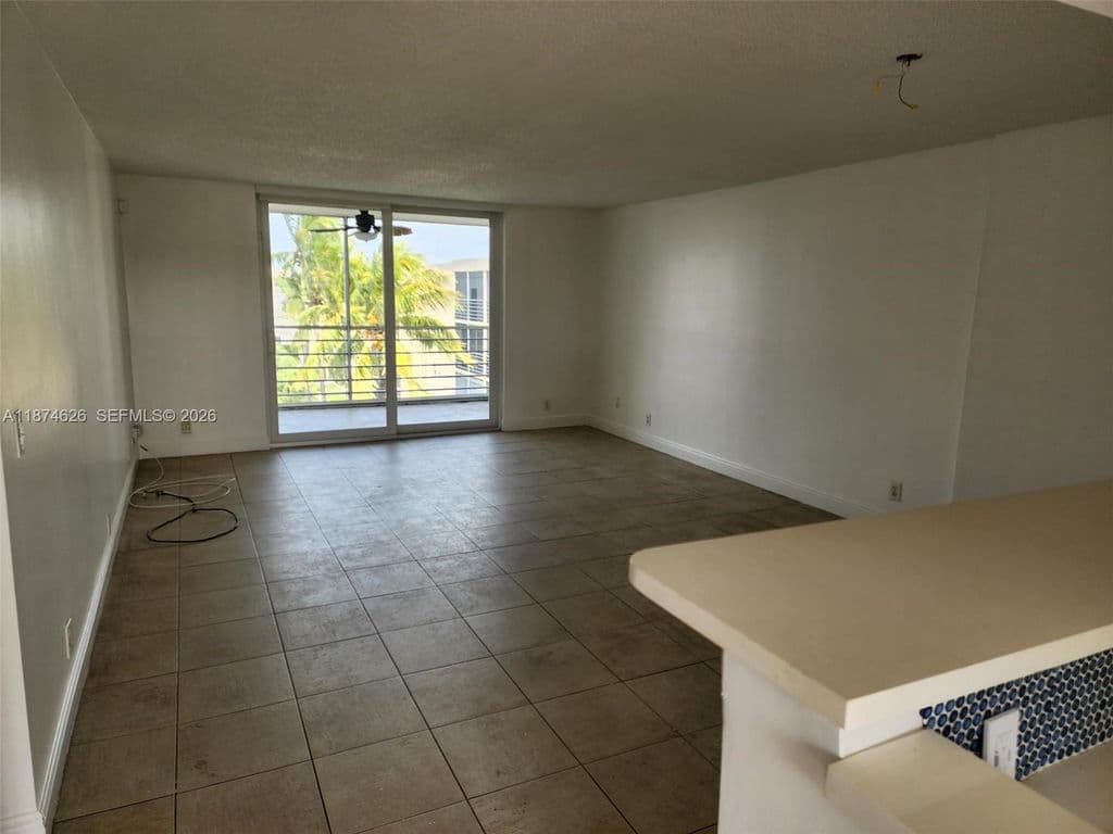 2+1 Condo — 425 SE 11th Ter APT 403