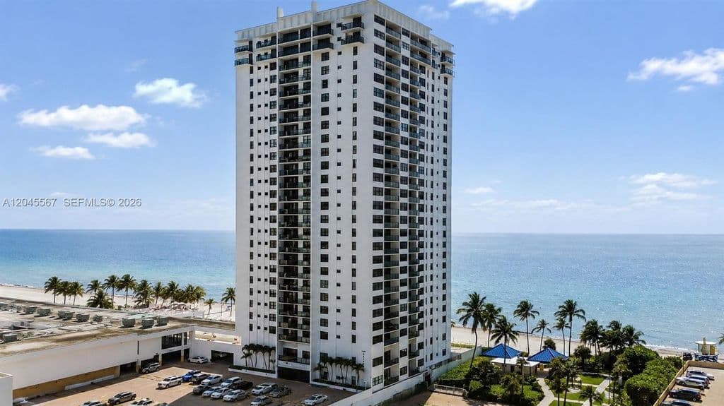 1+1 Condo — 2301 S Ocean Dr APT 1006