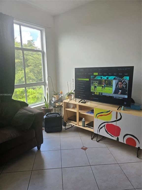 1-bedroom Condo — 7420 W 20th Ave APT 451