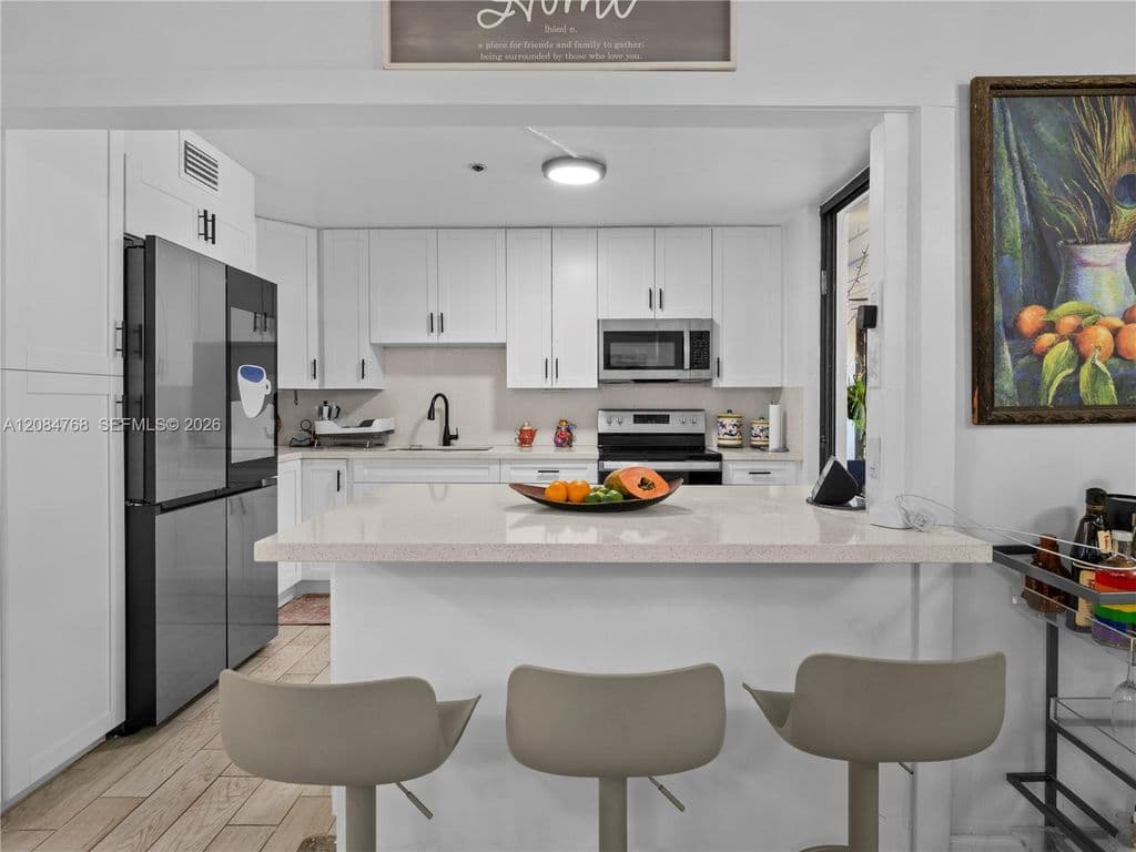3+1 Condo — 671 NE 195th St APT 329E