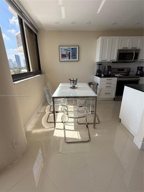 3+1 Condo — 20185 E Country Club Dr APT 510