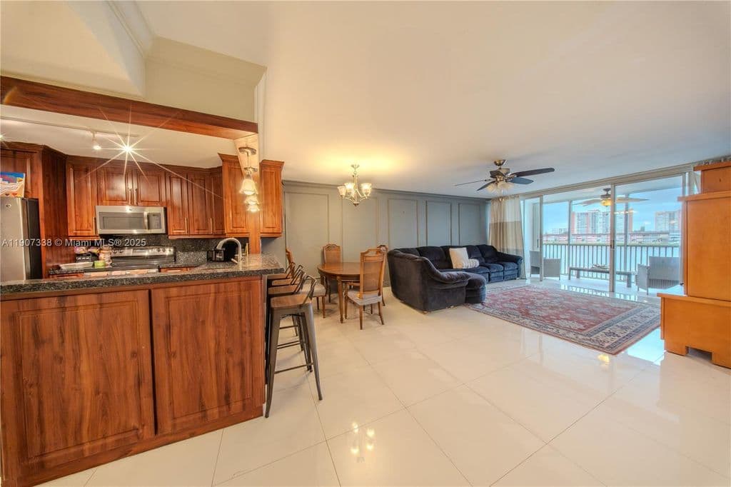 2+1 Condo — 1660 NE 191st St #4101