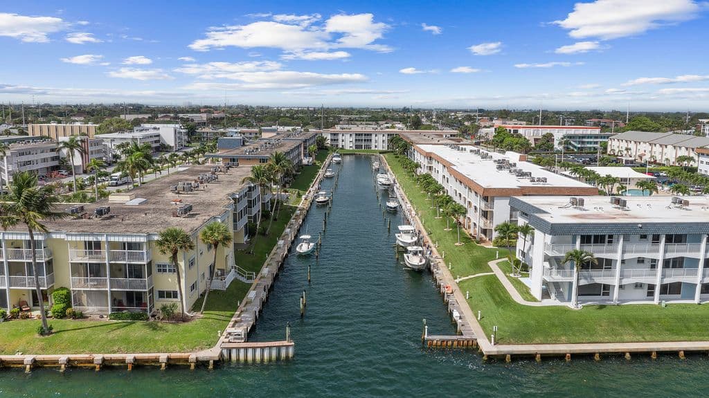 2+1 Condo — 110 SHORE Court #315