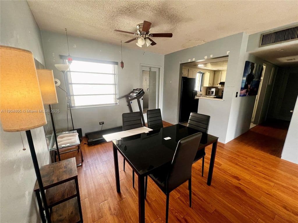 1+1 Condo — 1501 Arthur St APT 7