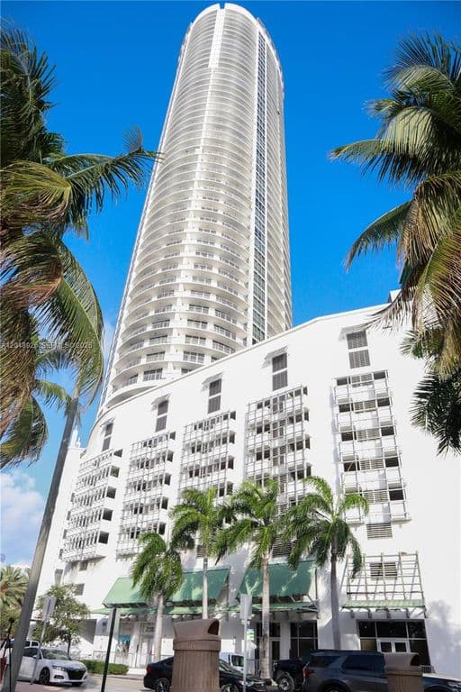 1+1 Condo — 1750 N Bayshore Dr APT 3611