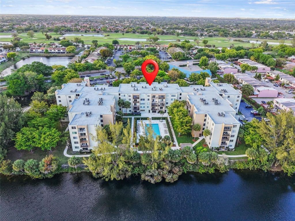 3+1 Condo — 14250 SW 62nd St APT 402