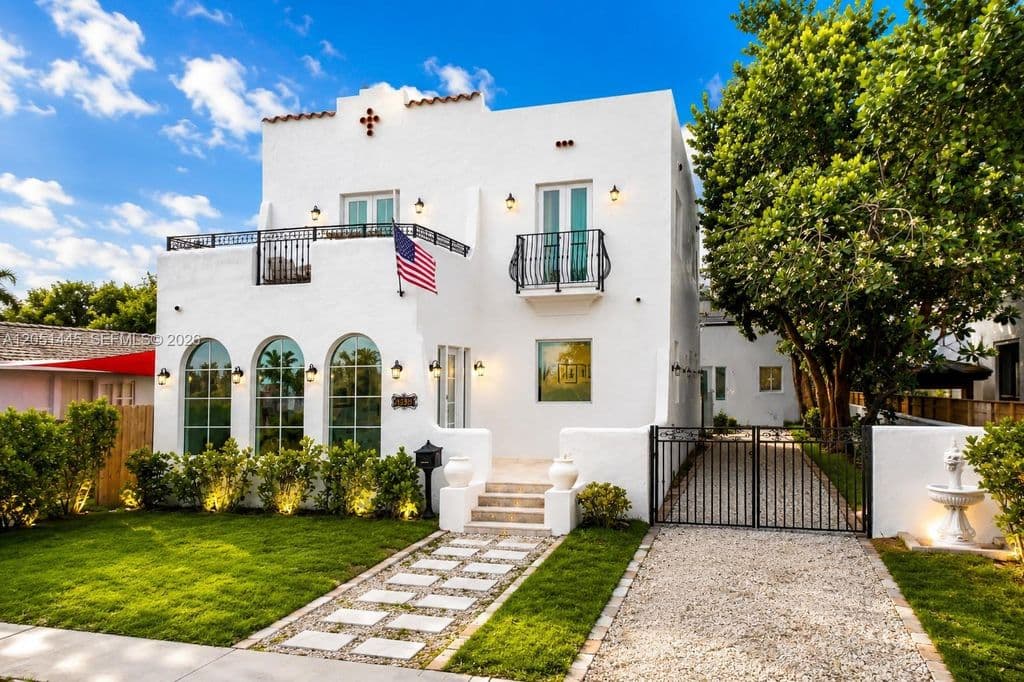5+1 Müstakil ev — 1636 SW 9th St