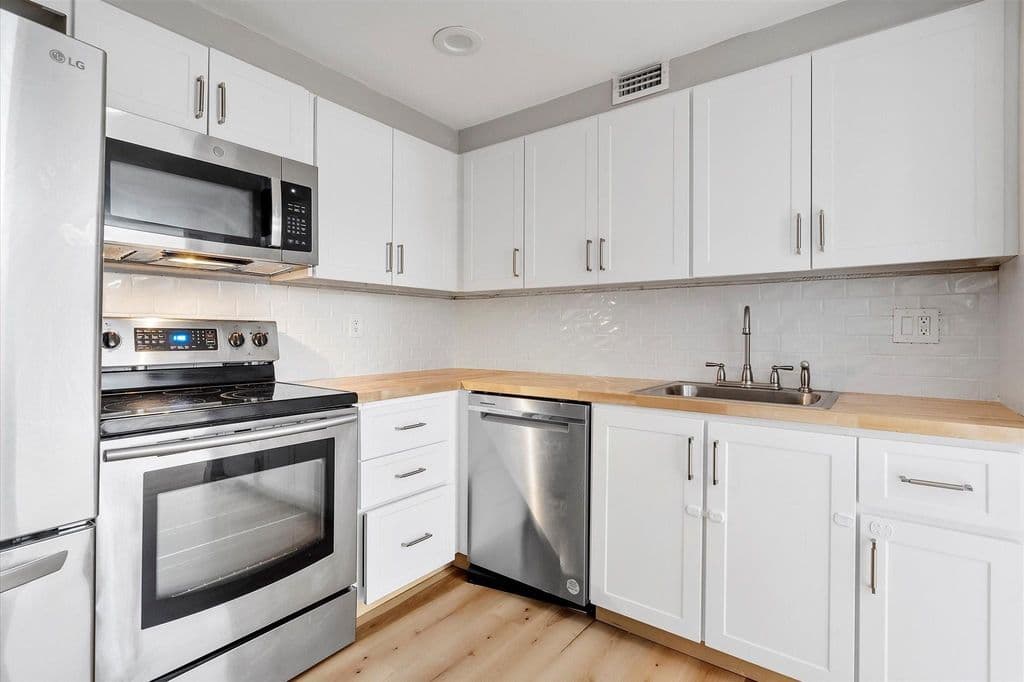 2-bedroom Condo — 6500 Cypress Road #211