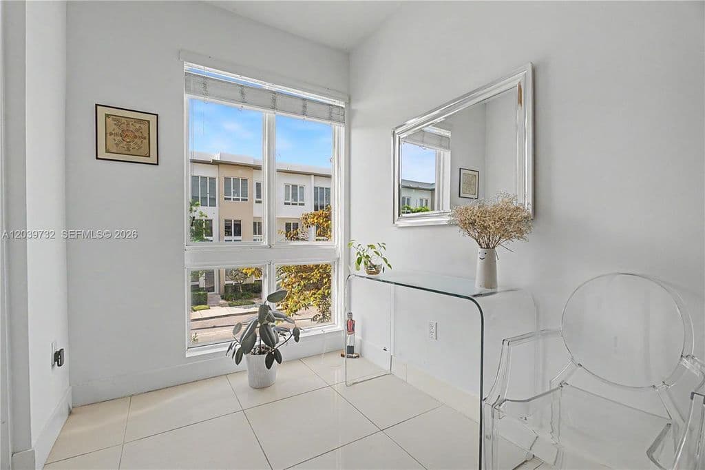 3-bedroom Property — 10260 NW 63rd Ter APT 213