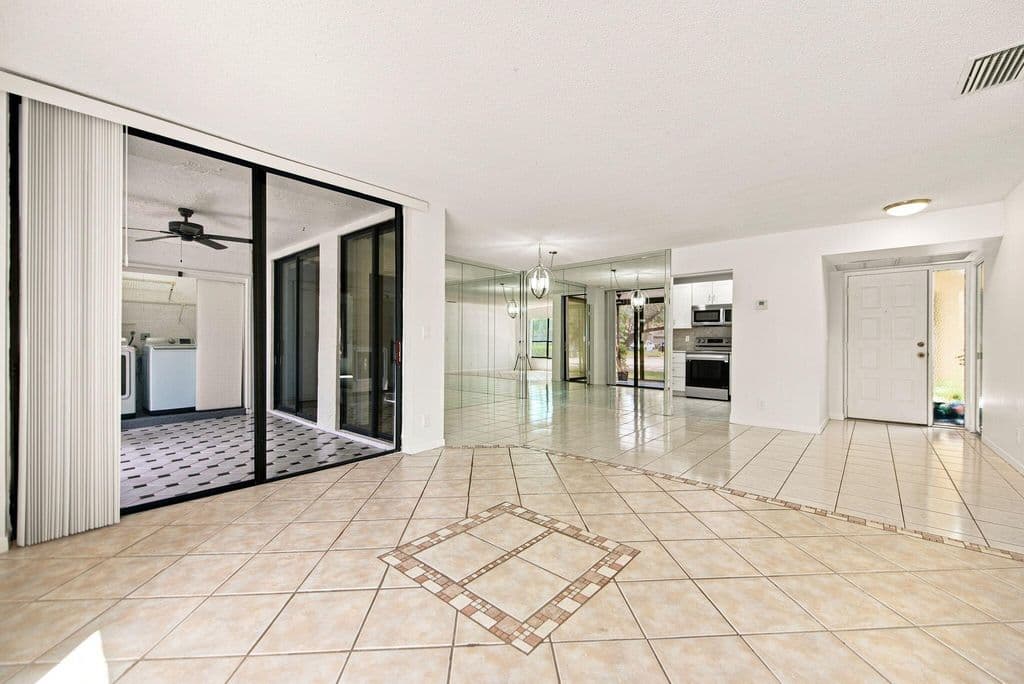 3-bedroom Condo — 2662 Carambola Circle N