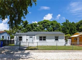 3+1 Müstakil ev — 1029 NW 42nd St, Miami, 33127