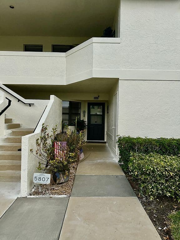 2+1 Condo — 5807 Parkwalk Dr