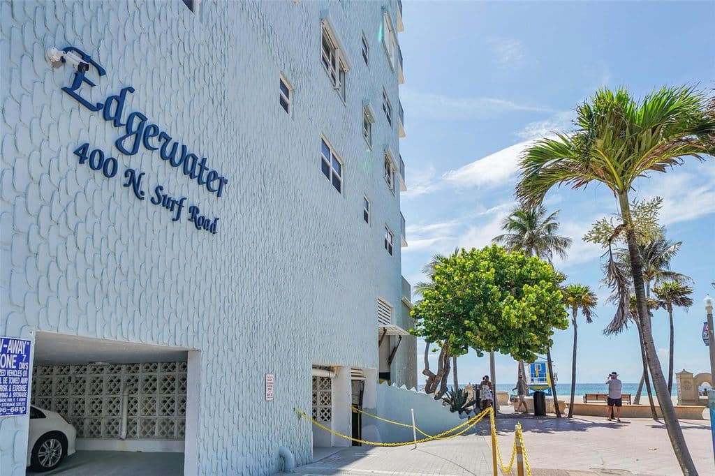 1+1 Condo — 400 N Surf Road #703