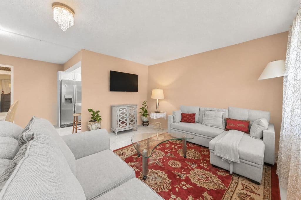 1-bedroom Condo — 1069 Cornwall D