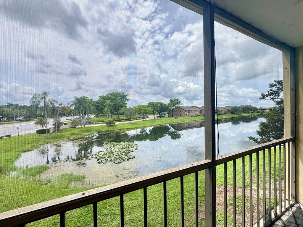 2-bedroom Condo — 3905 N Nob Hill Road #201