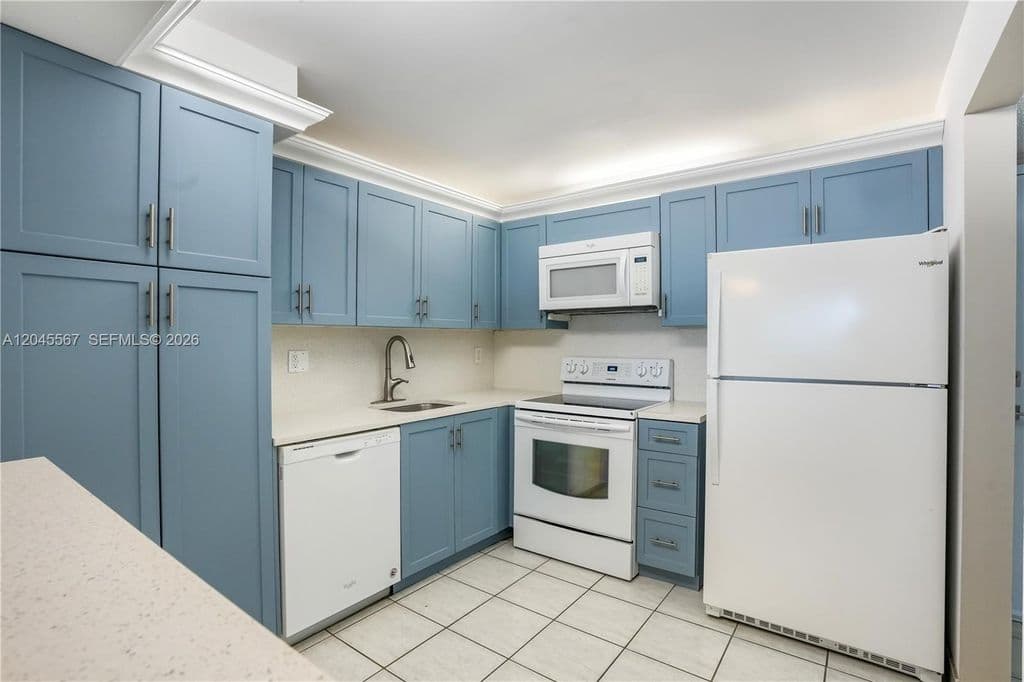 1+1 Condo — 2301 S Ocean Dr APT 1006