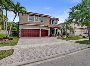 5-bedroom Single-Family Home — 16180 SW 14th St, Pembroke Pines, 33027