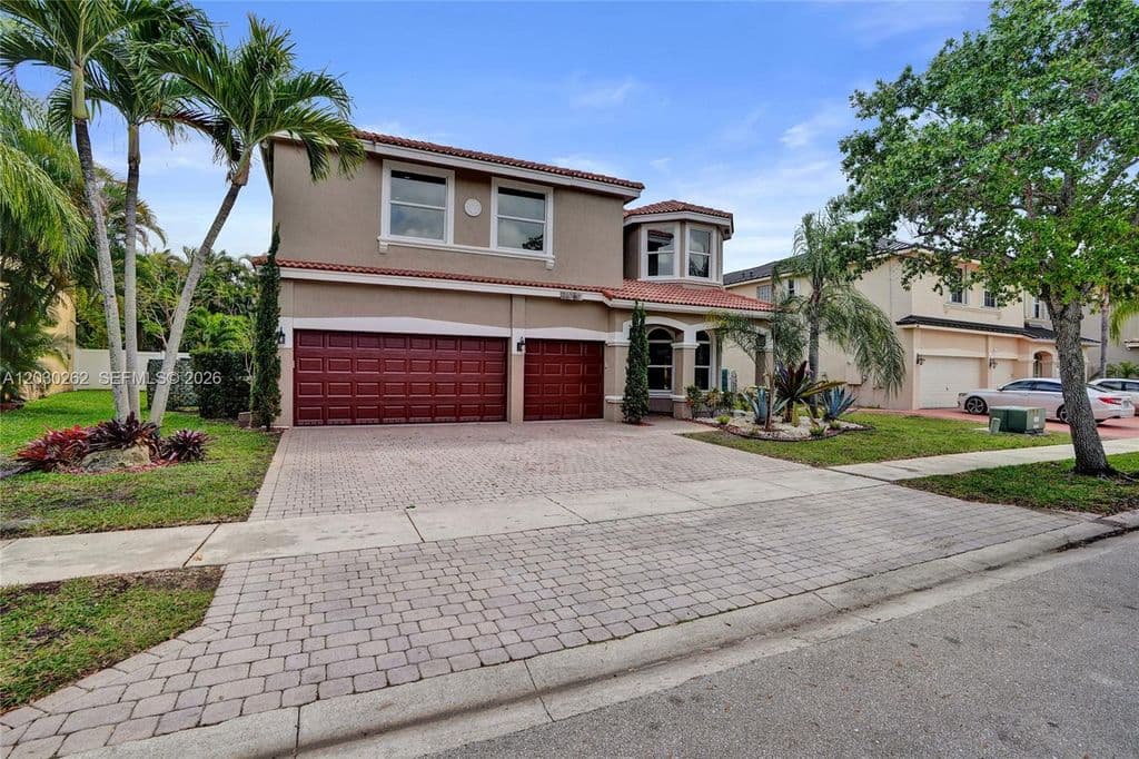 5-bedroom Single-Family Home — 16180 SW 14th St
