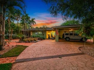 7-bedroom Single-Family Home — 9234 SW 112th St, Miami, 33176